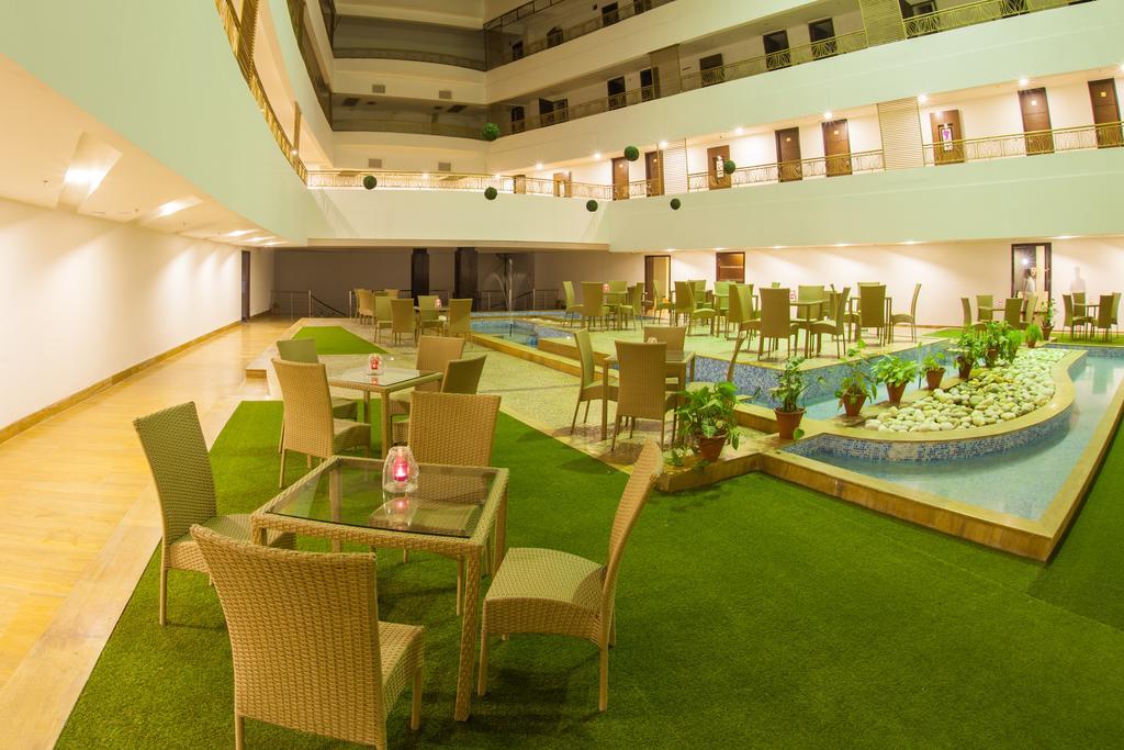 เวลเว็ต คลาร์คส เอ็กซอติคา ซิรัคปูร์ โฮเต็ล Hotel Zirakpur ภายนอก รูปภาพ