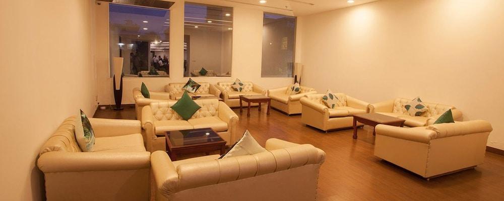 เวลเว็ต คลาร์คส เอ็กซอติคา ซิรัคปูร์ โฮเต็ล Hotel Zirakpur ภายนอก รูปภาพ